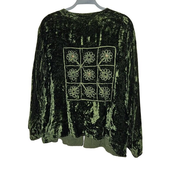 Bohemian Green Velvet Cardigan With Floral Embroidery & Button Closure - Picture 2 of 9